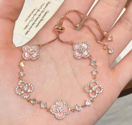 أسواره بريق الأناقة لمعصمك