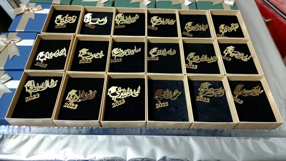 بروشات تخرج مطلية بالذهب والفضة