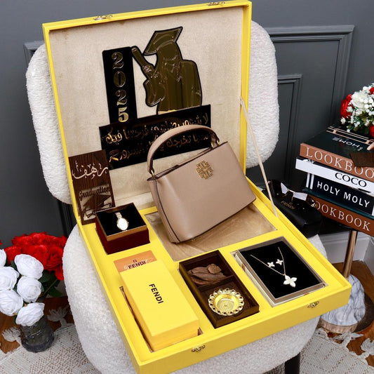 هدايا تخرج نسائية ماركة فندي