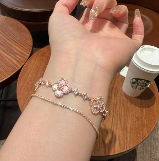 أسواره بريق الأناقة لمعصمك