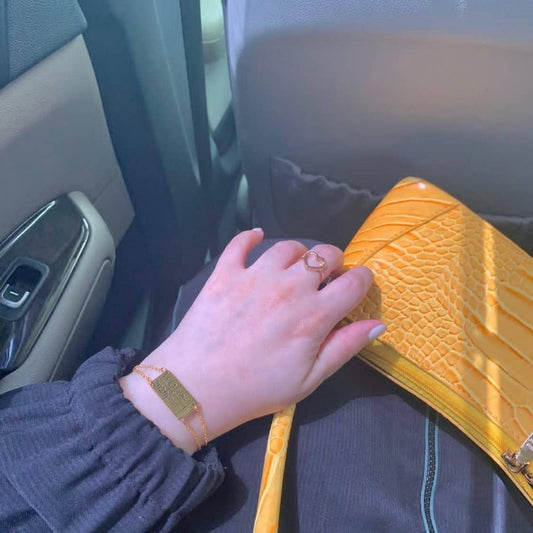 اسوارة بتصميم لوحه