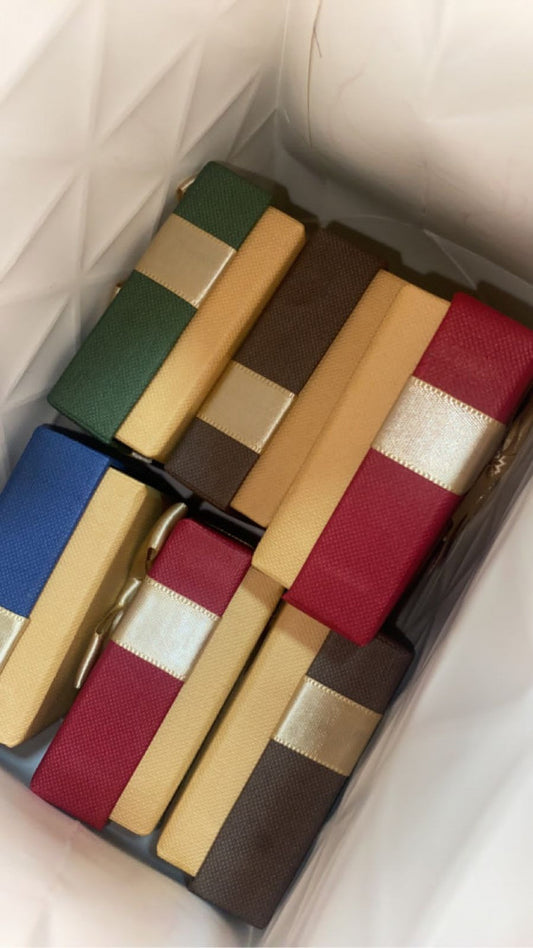 بروشات تخرج مطلية بالذهب والفضة