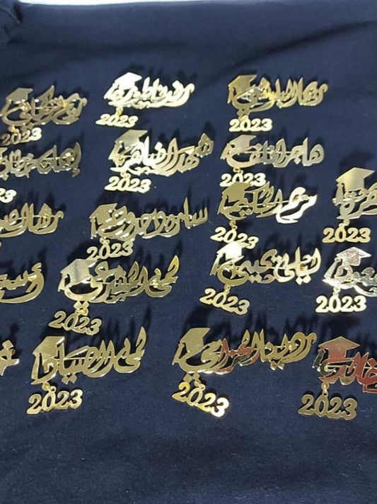 بروشات تخرج مطلية بالذهب والفضة